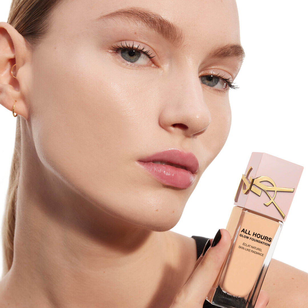 ALL HOURS GLOW FOUNDATION