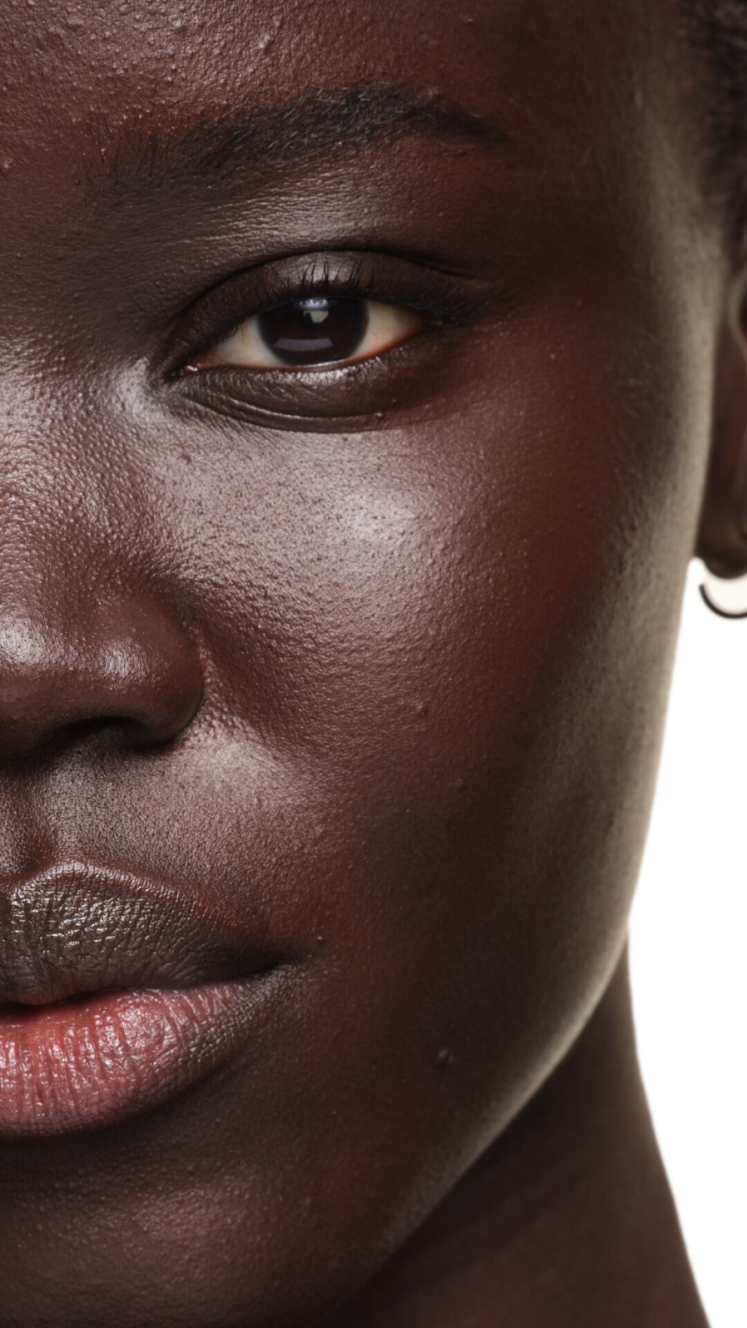 Deep skin result with YSL SKIN AFFAIR FOUNDATION. Close-up showing the radiant, smooth and perfectly unified complexion.