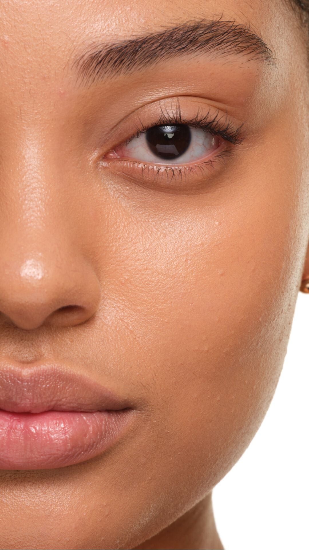 Radiant soft glow on light skin with YSL SKIN AFFAIR FOUNDATION. Extreme zoom on the flawless, poreless skin texture.